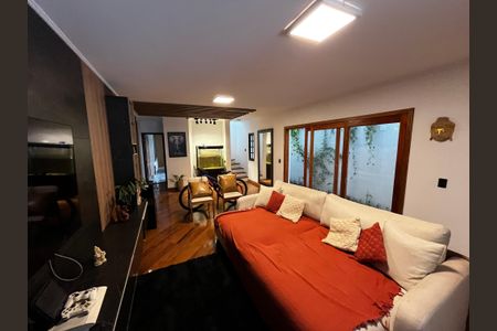 Sala de casa à venda com 3 quartos, 250m² em Vila Paiva, São Paulo
