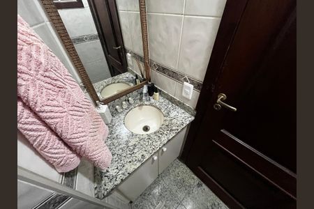 Casa à venda com 250m², 3 quartos e 2 vagasLavabo