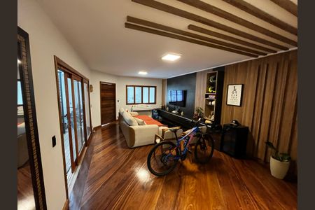 Sala de casa à venda com 3 quartos, 250m² em Vila Paiva, São Paulo