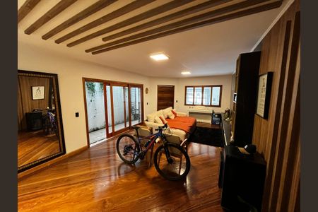 Sala de casa à venda com 3 quartos, 250m² em Vila Paiva, São Paulo