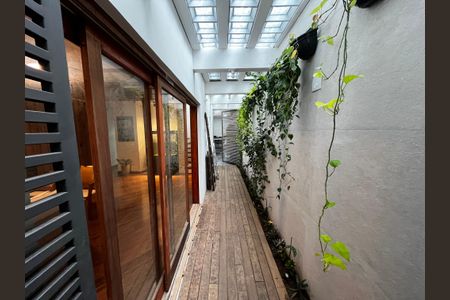 Casa à venda com 250m², 3 quartos e 2 vagasCorredor Externo