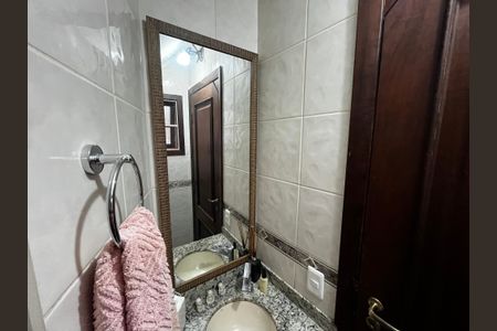 Casa à venda com 250m², 3 quartos e 2 vagasLavabo