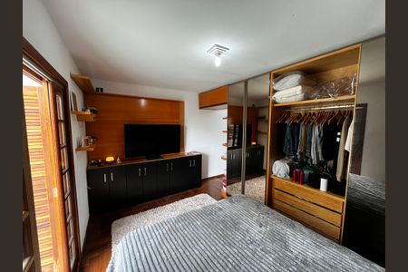 Suíte 1 de casa à venda com 3 quartos, 250m² em Vila Paiva, São Paulo