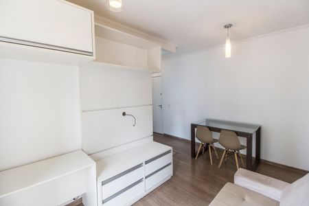 Sala  de apartamento para alugar com 1 quarto, 59m² em Jardim Tupanci, Barueri