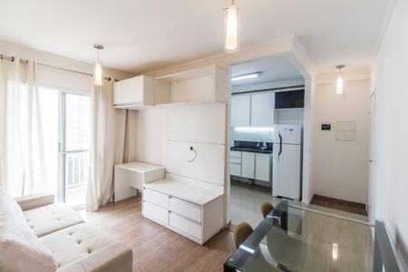 Sala  de apartamento para alugar com 1 quarto, 59m² em Jardim Tupanci, Barueri