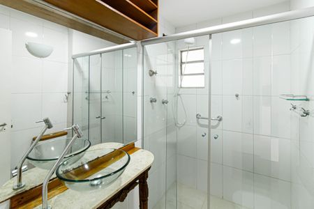 Banheiro de apartamento para alugar com 2 quartos, 57m² em Água Branca, São Paulo