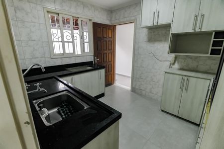 Casa de condomínio à venda com 125m², 3 quartos e 3 vagas Casa de condomínio à venda com 125m², 3 quartos e 3 vagasCozinha - Armários