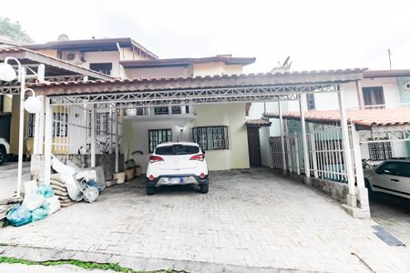Casa de condomínio à venda com 125m², 3 quartos e 3 vagas Casa de condomínio à venda com 125m², 3 quartos e 3 vagasGaragem/ Fachada