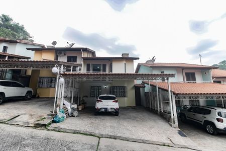 Casa de condomínio à venda com 125m², 3 quartos e 3 vagas Casa de condomínio à venda com 125m², 3 quartos e 3 vagasFachada