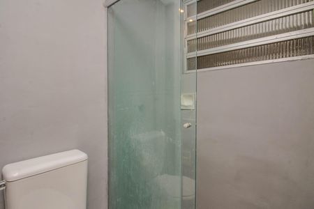 Banheiro de apartamento à venda com 1 quarto, 47m² em Parque Santa Fé, Porto Alegre