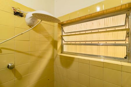 Banheiro social de casa para alugar com 2 quartos, 80m² em Chácara Inglesa, São Paulo