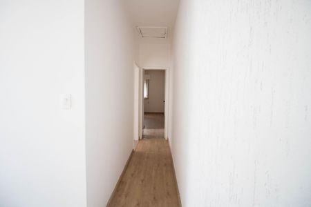 Casa à venda com 115m², 4 quartos e 2 vagasCorredor