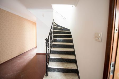 Casa à venda com 115m², 4 quartos e 2 vagasEscada