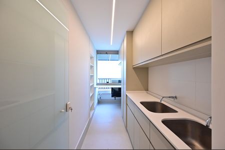 Apartamento à venda com 159m², 3 quartos e 2 vagasLavanderia