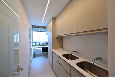 Apartamento à venda com 159m², 3 quartos e 2 vagasLavanderia