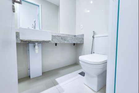 Apartamento à venda com 78m², 2 quartos e 1 vaga Apartamento à venda com 78m², 2 quartos e 1 vagaBanheiro social