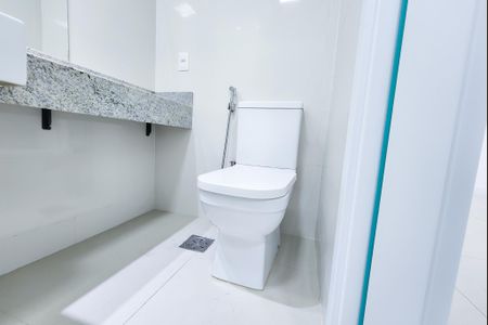 Apartamento à venda com 78m², 2 quartos e 1 vaga Apartamento à venda com 78m², 2 quartos e 1 vagaBanheiro social