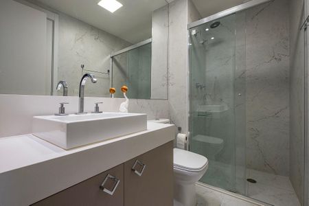 Banheiro de apartamento para alugar com 1 quarto, 50m² em Pinheiros, São Paulo