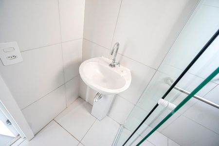 Banheiro de kitnet/studio para alugar com 1 quarto, 20m² em Vila Esperança, São Paulo