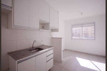 Sala/Cozinha   de apartamento à venda com 2 quartos, 36m² em Parque Fongaro, São Paulo
