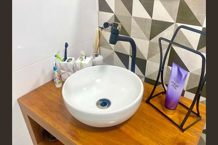 Apartamento à venda com 69m², 2 quartos e 1 vaga Apartamento à venda com 69m², 2 quartos e 1 vagaBanheiro social