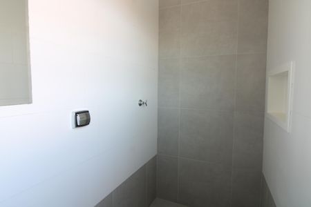 Banheiro de casa para alugar com 1 quarto, 55m² em Vila Fidelis Ribeiro, São Paulo