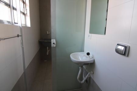 Banheiro de casa para alugar com 1 quarto, 55m² em Vila Fidelis Ribeiro, São Paulo
