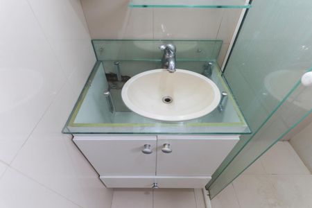 Apartamento à venda com 55m², 2 quartos e 1 vaga Apartamento à venda com 55m², 2 quartos e 1 vagaBanheiro da suíte