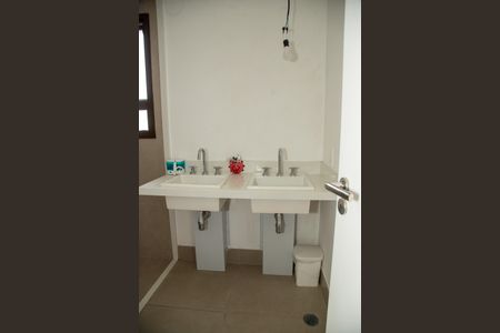 Apartamento à venda com 137m², 2 quartos e 2 vagasBanheiro da Suíte 1