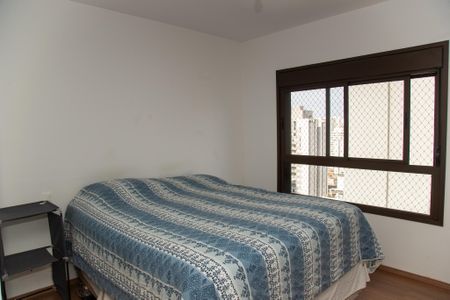 Suíte de apartamento à venda com 2 quartos, 137m² em Jardim das Acácias, São Paulo