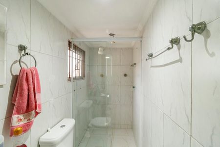 Casa à venda com 142m², 4 quartos e 1 vagaBanheiro - Casa 2