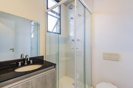 Banheiro de kitnet/studio para alugar com 1 quarto, 35m² em Santo Amaro, São Paulo