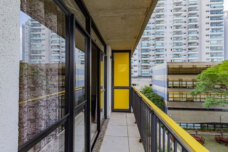 Varanda de kitnet/studio para alugar com 1 quarto, 35m² em Santo Amaro, São Paulo