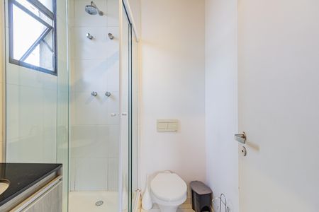 Banheiro de kitnet/studio para alugar com 1 quarto, 35m² em Santo Amaro, São Paulo