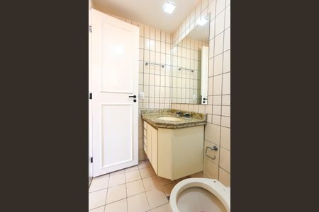 Apartamento à venda com 360m², 3 quartos e 4 vagasBanheiro da Suíte 2