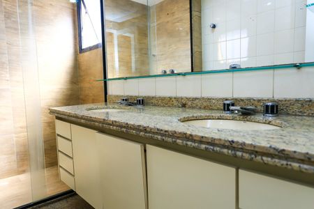 Apartamento à venda com 360m², 3 quartos e 4 vagasBanheiro da Suíte 3