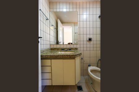 Apartamento à venda com 360m², 3 quartos e 4 vagasBanheiro da Suíte 2