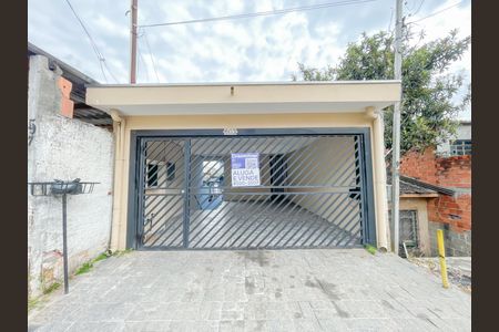Casa à venda com 138m², 3 quartos e 2 vagas Casa à venda com 138m², 3 quartos e 2 vagasFachada