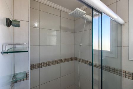 Banheiro da Suíte 1 de apartamento para alugar com 3 quartos, 117m² em Vila Tupi, Praia Grande