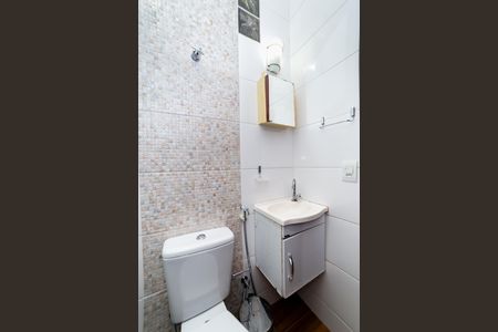 Banheiro de casa para alugar com 1 quarto, 50m² em Santa Efigênia, Belo Horizonte