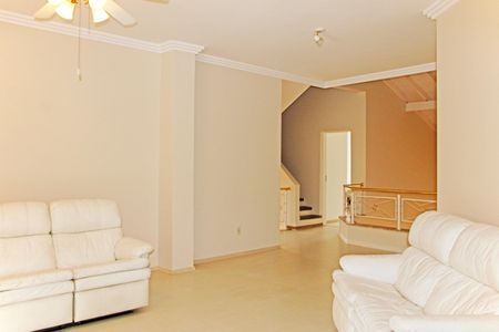 Casa de condomínio para alugar com 680m², 5 quartos e 5 vagasQuarto