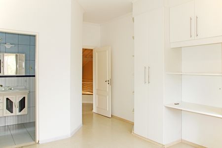 Casa de condomínio para alugar com 680m², 5 quartos e 5 vagasSuíte