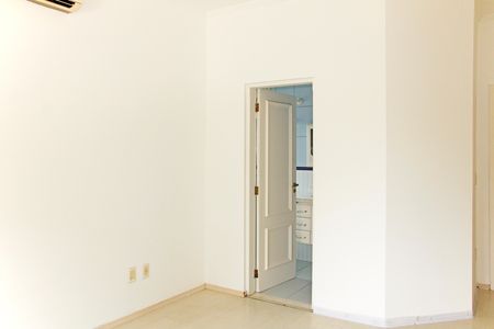 Casa de condomínio para alugar com 680m², 5 quartos e 5 vagasSuíte