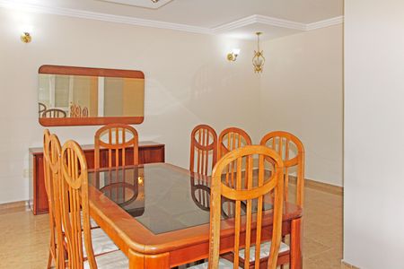 Casa de condomínio para alugar com 680m², 5 quartos e 5 vagasSala de jantar