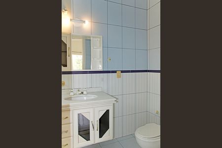 Casa de condomínio para alugar com 680m², 5 quartos e 5 vagasBanheiro da Suíte