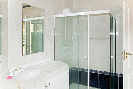 Casa de condomínio para alugar com 680m², 5 quartos e 5 vagasBanheiro da Suíte 3