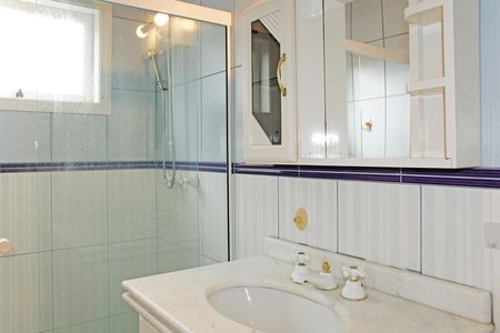 Casa de condomínio para alugar com 680m², 5 quartos e 5 vagasBanheiro da Suíte