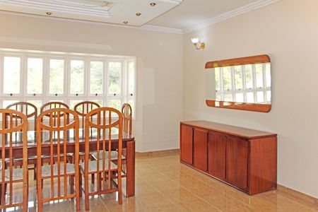 Casa de condomínio para alugar com 680m², 5 quartos e 5 vagasSala de jantar