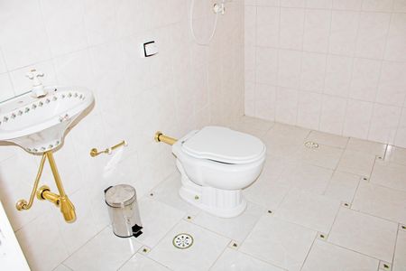 Casa de condomínio para alugar com 680m², 5 quartos e 5 vagasBanheiro da Suíte 4
