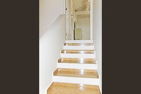 Casa de condomínio para alugar com 680m², 5 quartos e 5 vagasCorredor